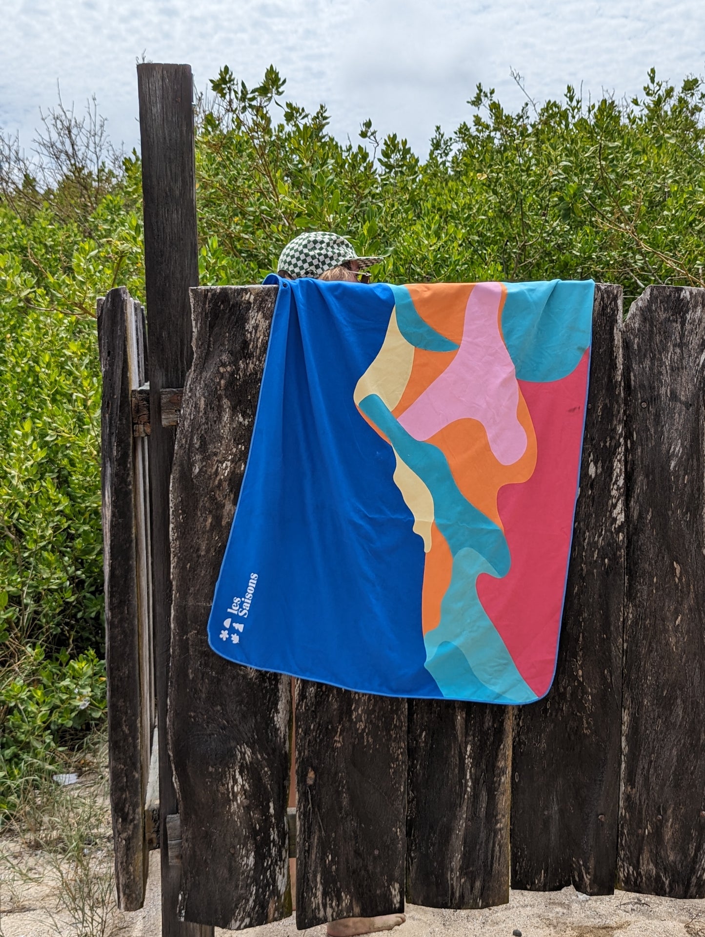 Towel, Antibacterial microfiber, Soft, silky, Compact, lightweight, Vibrant colours and patterns, mountains, made in Québec, 80 x 160 cm, outdoors, hiking, camping, yoga, beach, Les Saisons, Marine Poiraton
