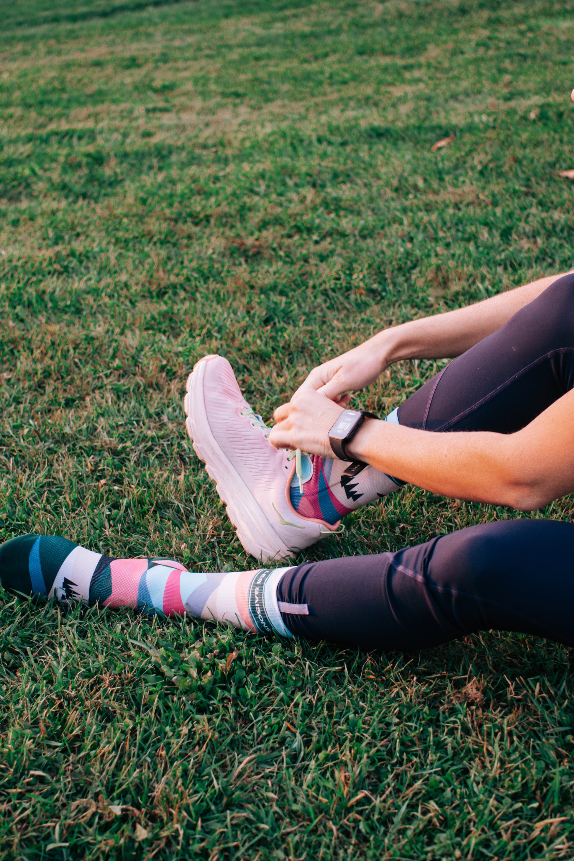 active running biking socks with mountain patterns, geometrical, les saisons