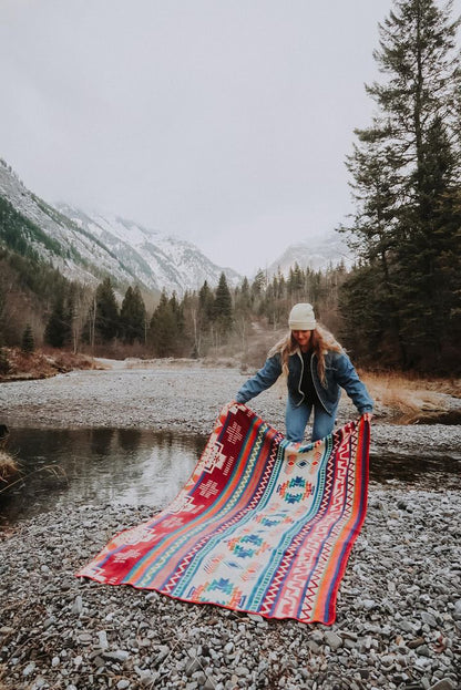 boho blanket colorful les Saisons. tones of pink, bleu, orage and green, camping blanket, warm, soft, acrylic, made in Ecuador, Large, picnic, vanlife, unique designs