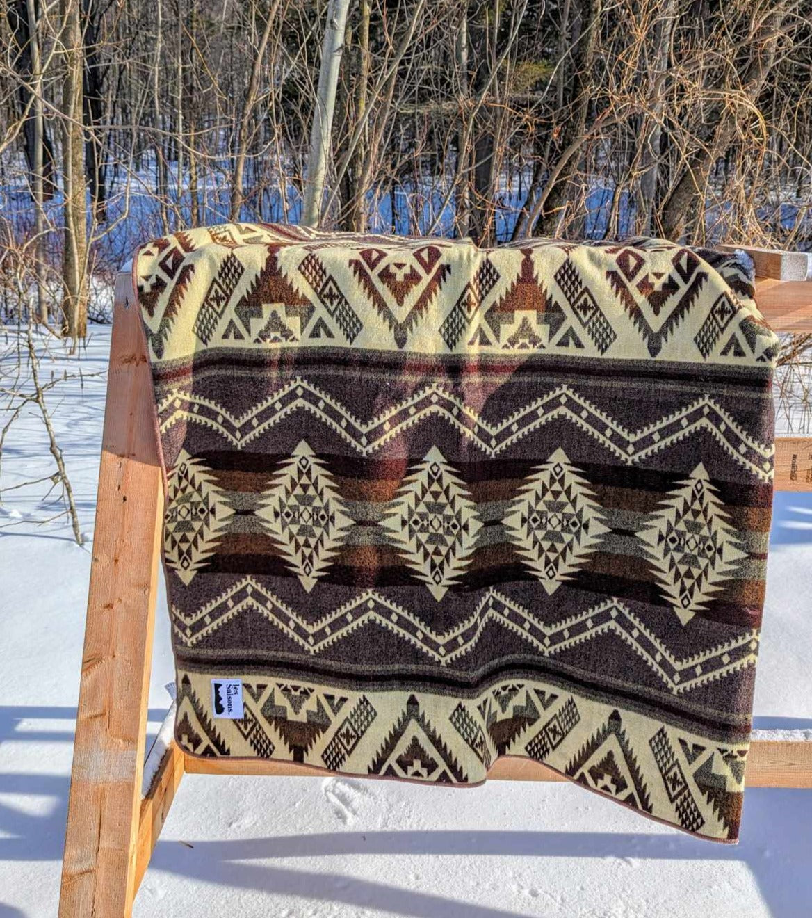 boho blanket colorful les Saisons. tones of brown, beige, white, red, camping blanket, warm, soft, acrylic, made in Ecuador, Large, picnic, vanlife, unique designs, reversible, light and foldable