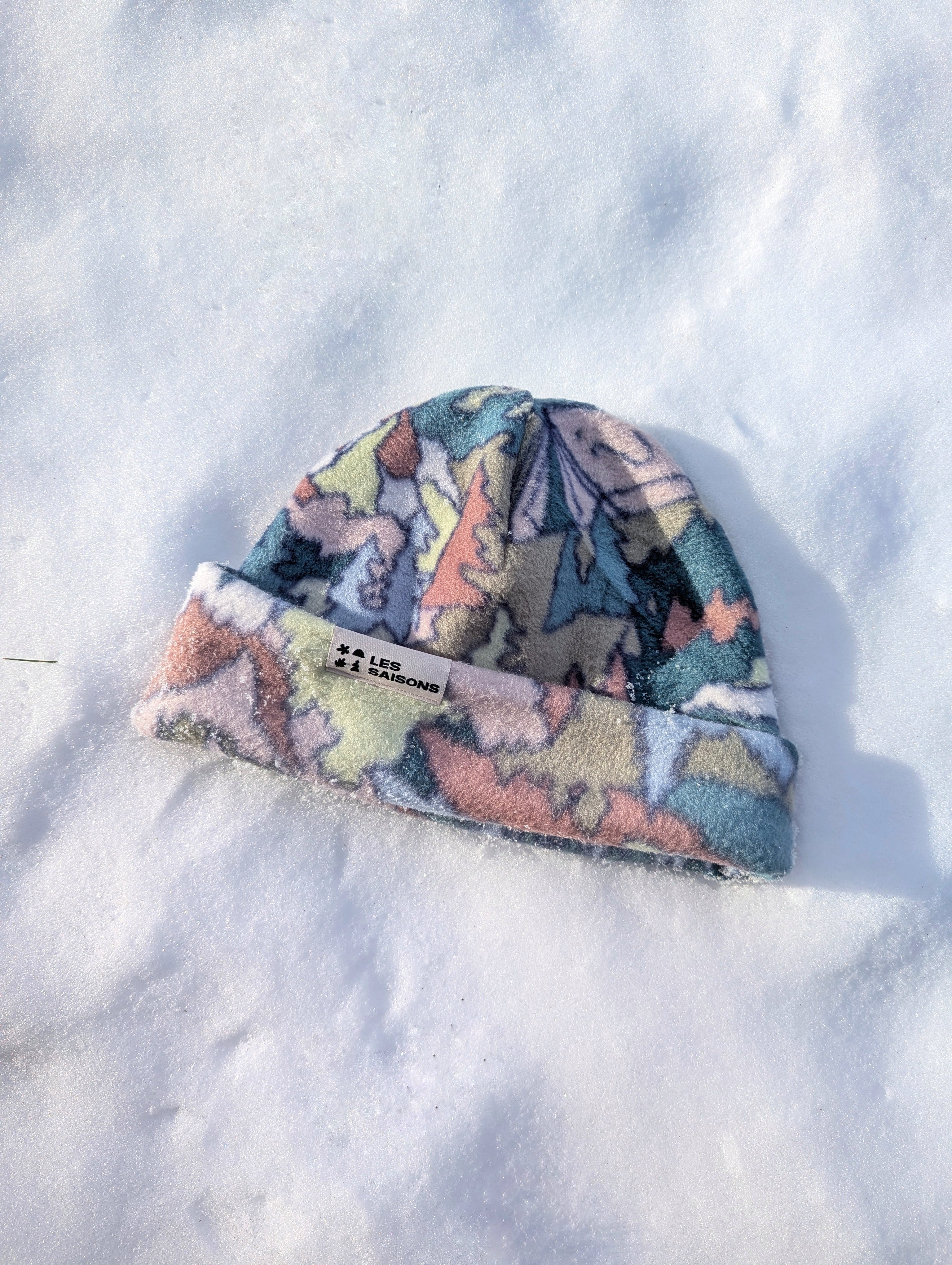 Simple Fleece Beanie, Flowers, Made in Quebec, Polyester, Warm, Soft, Reversible, Ski, Hike, Outdoor, Les Saisons, mountains camp patterns